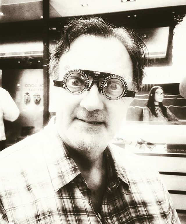 DavidTStills's tweet photo. Normal vision will resume shortly. #brokenspecs #normalvision #selfies #attheoptician #seeingisbelieving #davidthompsonstills https://t.co/ggR7cdwXLb https://t.co/OzxSgTm7pR