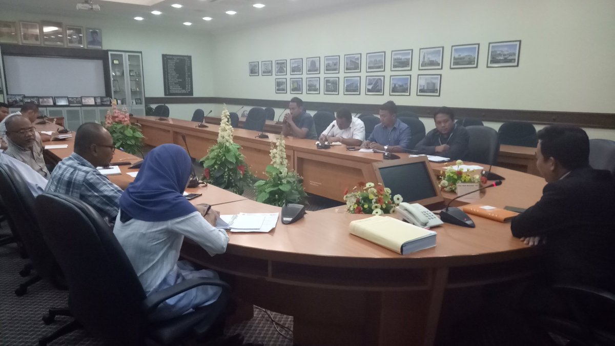 Arif82JKR's tweet photo. Mesyuarat diantara @JKRHuluLangat dengan Syarikat Air Selangor bagi membincangkan hala tuju dan membincangkan isu-isu berbangkit di Daerah Hulu Langat. @MOWorks @JKRMalaysia @JKRSelangor https://t.co/3h8szvnWyC
