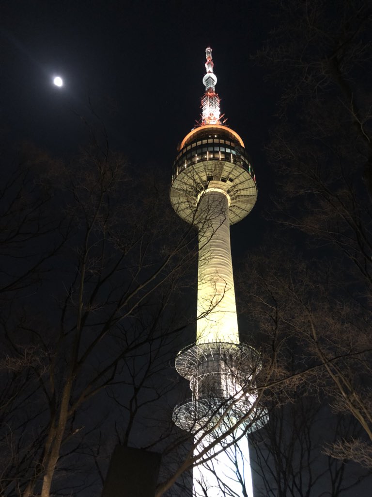 JKimSeda's tweet photo. 4 landmarks: dondaemun design plaza, gyeongbokgong palace, Namsan Seoul tower, and #oneinternational #misaeng https://t.co/qlLm7Jo0Y7