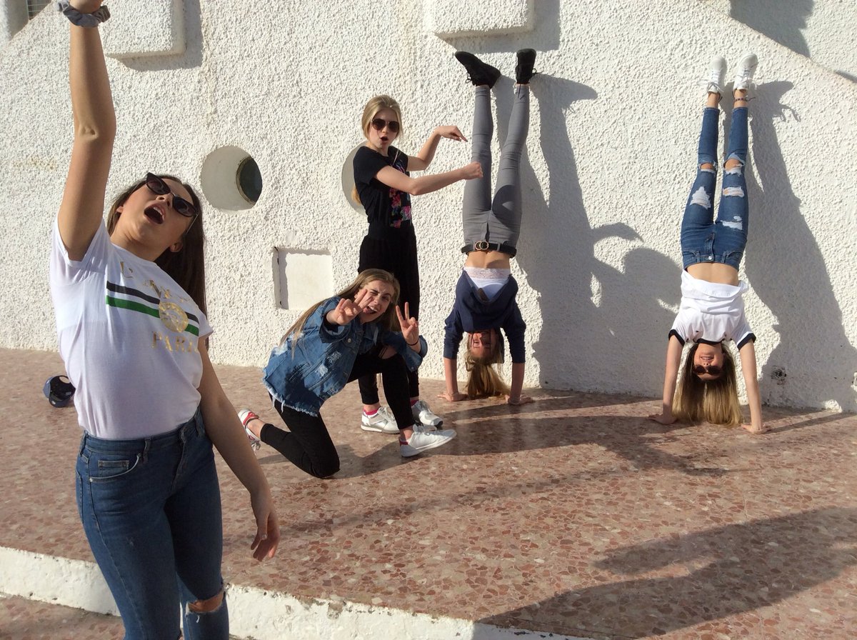 DHSfG_Languages's tweet photo. Last day in Spain. A selfie scavenger hunt to run off energy before our flight home. https://t.co/Vi0gdkOwBg