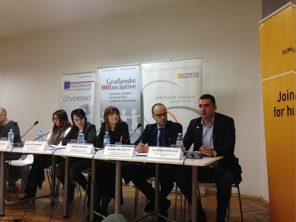 naled_serbia's tweet photo. Slobodan Krstović, NALED: Fer tržište i unapređenje poslovnog okruženja omogućiće bolji balans finansiranja medija iz javnih izvora i privatnog sektora, veću nezavisnost medija i smanjilo bi prostor za arbitrarne odluke u dodeli državne pomoći https://t.co/H2Lmzd1T2X