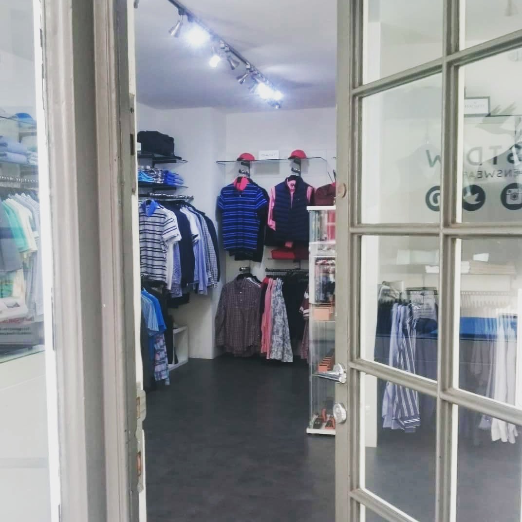 Good Friday Morning, #Dorking.  Yes, the door is open today until 5pm, in case you need to smarten up for the Bank Hol #weekend!

#Menswear #easterlunch #family #lookgood #smartcasual #whattowear