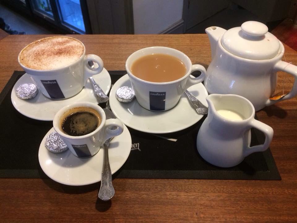 TiddingtonCrown's tweet photo. Come and join us for the Easter weekend, whether it's a quick cuppa, a relaxing G &amp; T or our Fabulous Fish and Chips.....it's Friday so a glass of Fizz too, we'll be here to look after you 🍾🎉😋❤️ #EasterWeekend #EatLocal https://t.co/pIdk5RIVmf
