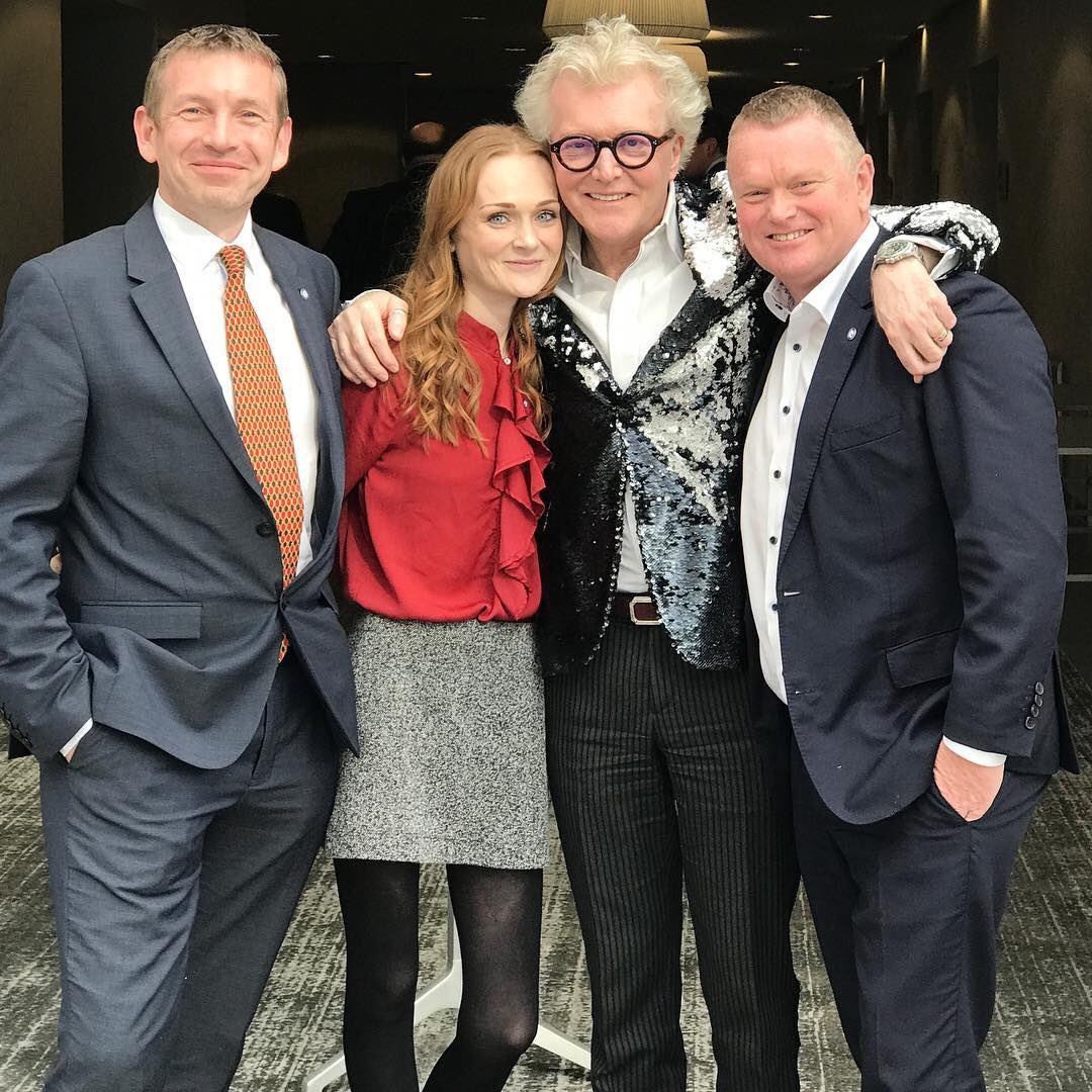 steve_olivermlm's tweet photo. @InteractGrpNat @seven_arch @MLM_Group @SteveEdgeDesign good luck to our new national president Simon Parker . 2018 AGM at East Midlands Airport - thanks to Interact national secretary Gina for organising a great event and to steve edge - best of British ! https://t.co/3GsMVXyESl