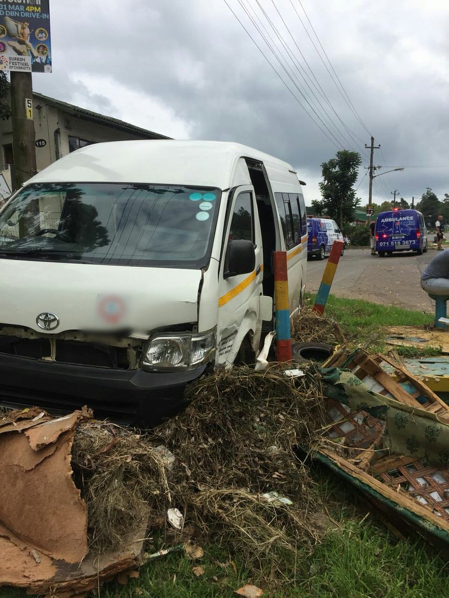 MeditechER's tweet photo. Old Main Road Botha's Hill Taxi vs Car Meditech Ambulance's on scene take caution of obstructions. @CnnAndreas @HighwayMail @FatalMoves @netstartraffic @Ensure_Security @DailyNewsSA @craigierocks @ecrtraffic @TabloidNewsKZN https://t.co/Sw8vmrykjk