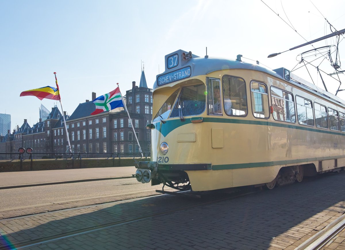 Vanaf dit weekend rijdt de Hop-on Hop-off Tourist Tram weer tussen de Haagse binnenstad en Scheveningen strand #aanZee! 
denhaag.com/en/location/45…