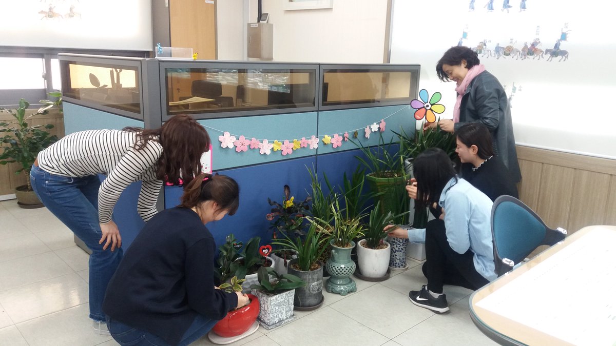 젊음과 문화 스마트영통!워라벨 실현을 위한 즐거운 문화놀이터 
사무실을  놀이처럼 행복한 공간으로
나만의 애완화분을 지정해서 가꾸면 힐링해요