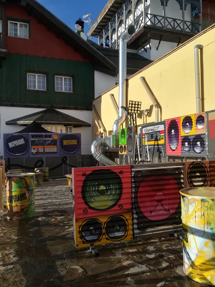 🏔️🌞Todo listo para la gran fiesta <a href="/desperadosbeer/">Desperados</a> en el #ApreSki del #HotelMonachil ¡Aforo limitado! Daros prisa! 2x1 en cerveza para los primeros! 🍻🎤