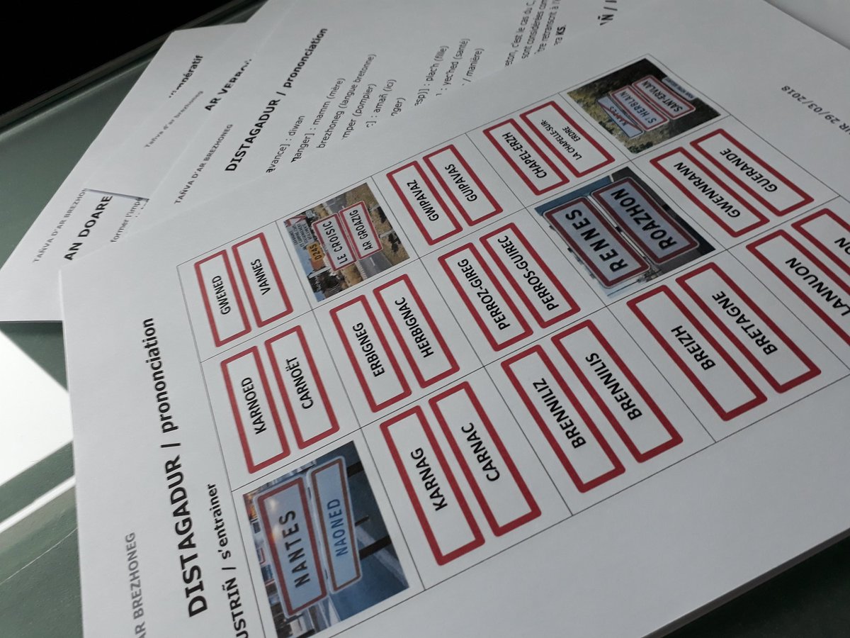 Mammoù ha tadoù <a href="/DiwanSantErvlan/">Diwan Sant-Ervlan</a> oa deuet d'ar skol dec'h da noz ! C'hoant ganto deskiñ diazezoù ar yezh da-geñver un abadenn tañva d'ar #brezhoneg.

#bzhg #MizBzhg #Bzh #MoisDuBreton #BroNaoned #SantErvlan #MizArBrezhoneg #Naoned #Breizh