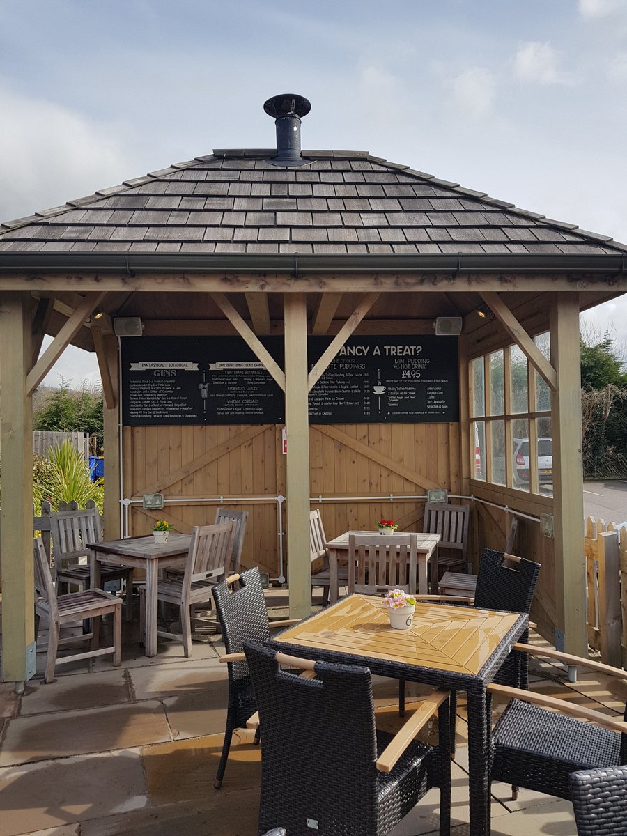 HornsmillHelsby's tweet photo. Thanks to Jeff and his team for making sure our outside area is ready for the #BankHolidayWeekend All we need is the weather to change #hoping #Spring #somesunplease #alfresco #EasterBreak #Cheshire https://t.co/yPmiWiaoRY