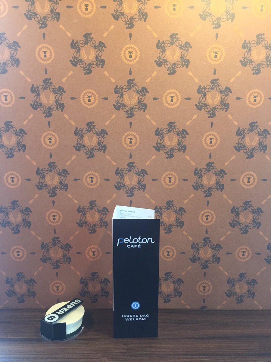 ☑️ De Ronde op groot scherm
☑️ Goed eten
☑️ Mede-fans
☑️ <a href="/KwaremontBier/">Kwaremont</a> 
☑️ DJ na afloop
🚴‍♀️🚴‍♀️🚴‍♂️🚴‍♀️🚴‍♂️
Kom in het Ronde-weekend langs in ons vernieuwde Peloton Café, in het centrum van <a href="/Stad_Oudenaarde/">Stad Oudenaarde</a>! ➡️ goo.gl/9ovsfB