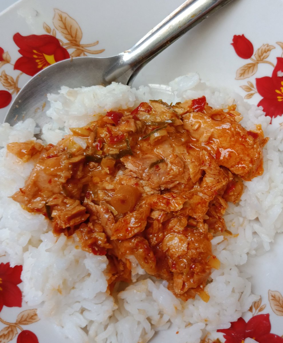 MunKhyo's tweet photo. เฮ้ยดี! นี่ซื้อมาลองเพราะเบื่อพวกปลากระป๋อง รสชาติโอเลยอ่ะ แถมถูกด้วย 14 บาทเอง เนื้อปลาแซลมอนเลยนะเหวยยยย ไปลองๆๆ #รีวิวเซเว่น https://t.co/1eBmGvKuG6