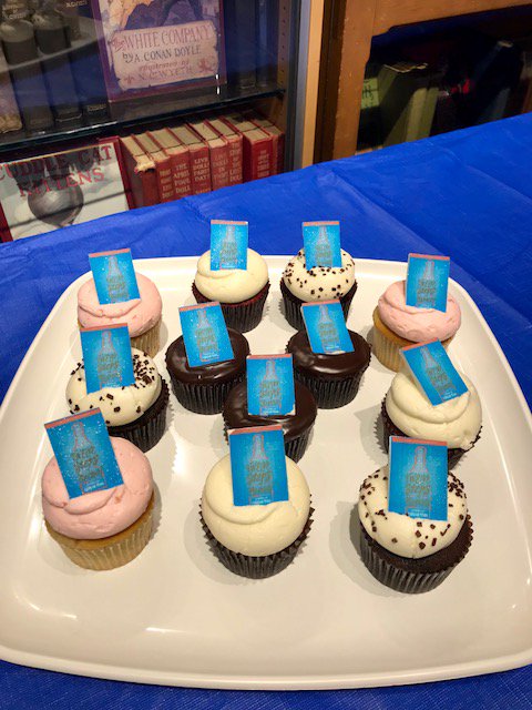 jimmy_books's tweet photo. ⏮️ to this week's stops on @FarrahPenn's #TwelveStepstoNormal tour: thank you to @BooksofWonder &amp; the amazing @exrpan for Monday &amp; to @TridentBooks who partnered with @brklib to host Farrah and the wonderful @LyndsayEly for Tuesday, with awesome moderator @sashaalsberg !!! https://t.co/jwfw388kaI