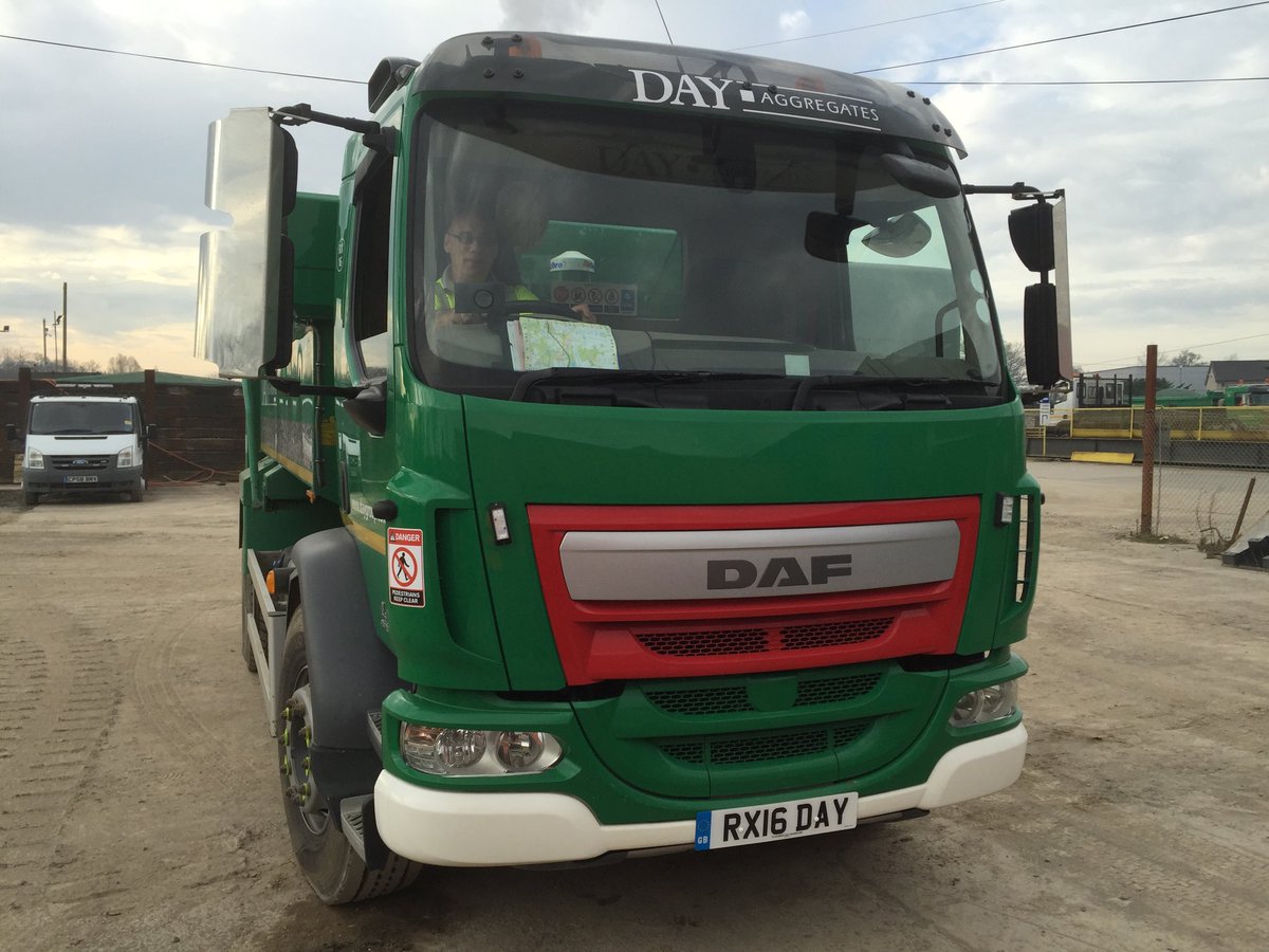 Good to see this new @DAFTrucksUK enter service at Crawley looking after orders for 11 tonnes or less 08452224222
