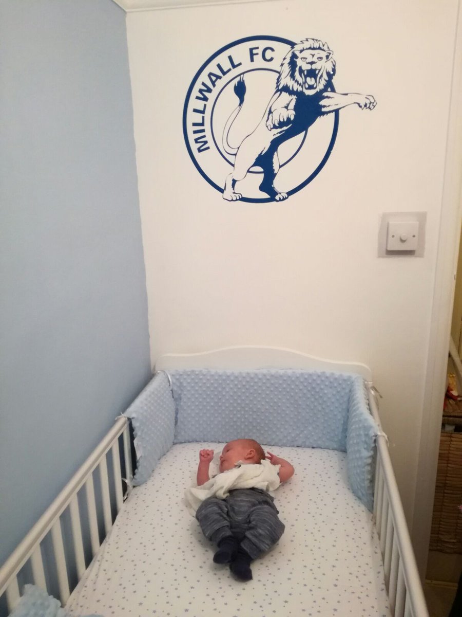Still the lucky millwall charm, not lost since I've been here in the league!! <a href="/tooshs1988/">Toosh S</a> <a href="/MillwallFC/">Millwall FC</a>  #Millwall #miiiii #nolu