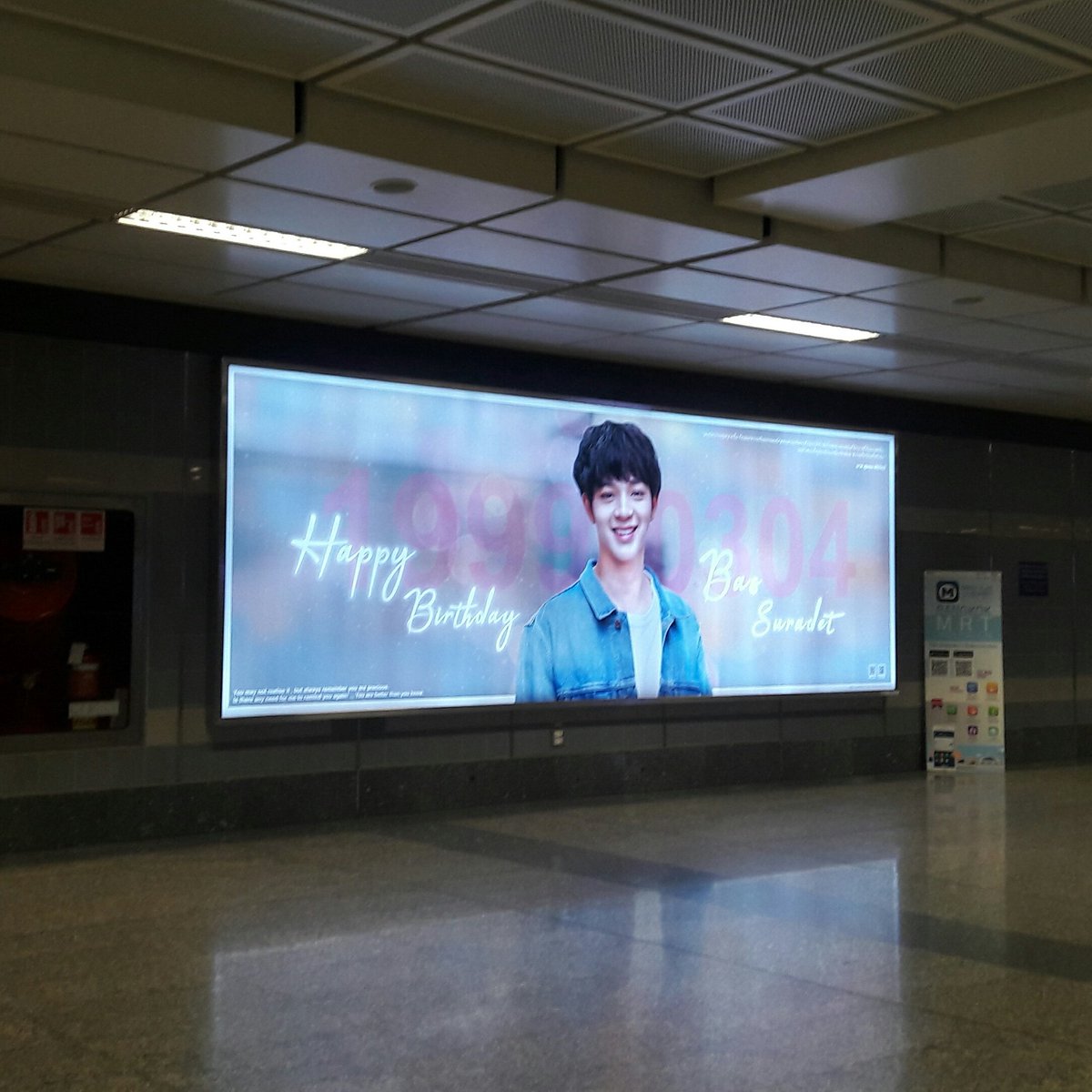 mindminza's tweet photo. แวบมาด้อมๆมองๆ ป้ายเด็กอ้วงง ได้มีโอกาสมาเห็นป้ายจริงๆ สักที ถึงแม้จะมาวันเกือบสุดท้ายเลยก็ตาม 😅 #BAS19thPROJECT #บาสเด็กอ้วนที่แท้จริง https://t.co/xQ950DcsGG