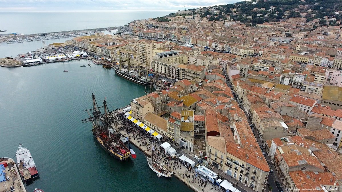 LHERMIONE_SHIP's tweet image. [⚓️Voyage #Hermione2018] Ce sont près de 3000 curieux qui viennent chaque jour visiter l'#Hermione à #Sète et rencontrer son équipage. Merci @EscaleASete2018 pour cet accueil ! @libresensemble