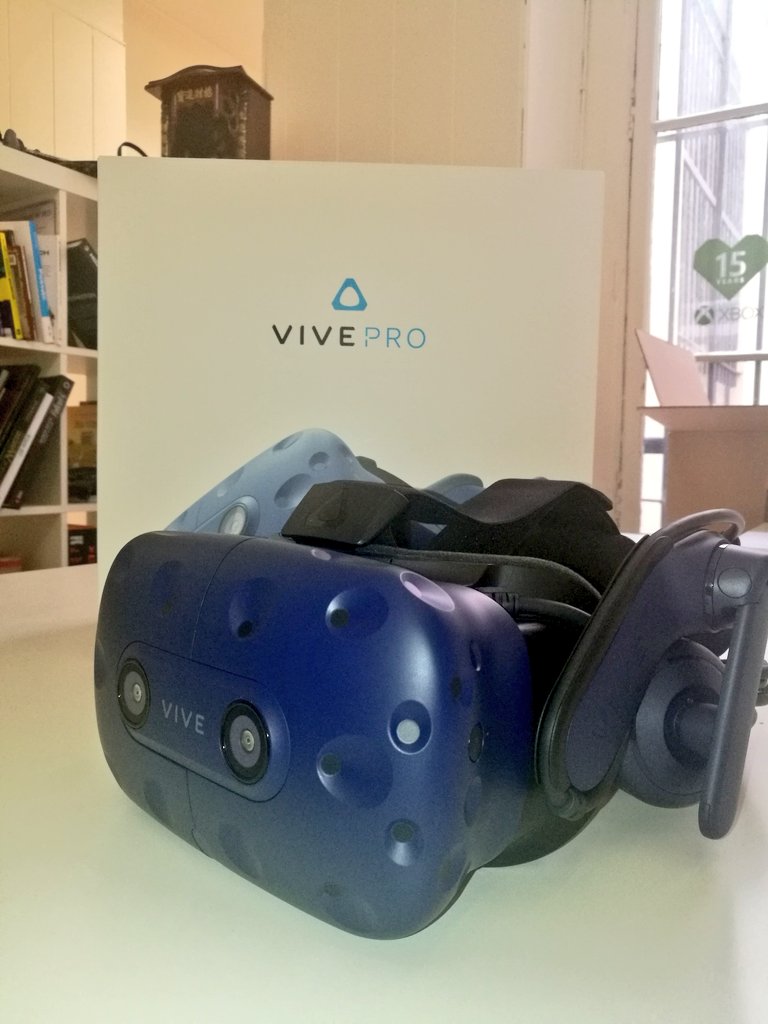 JournalDuGeek's tweet image. On a hâte de tester ce petit bijou 👀
#HTCVivePro