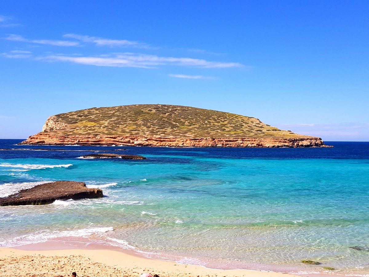 relishibiza's tweet photo. Wow , just look at those beautiful colours , Happy Easter everyone 🐰🐰 #calaconte #Mediterranean #sea @tapasibiza https://t.co/UIabLrz2jO