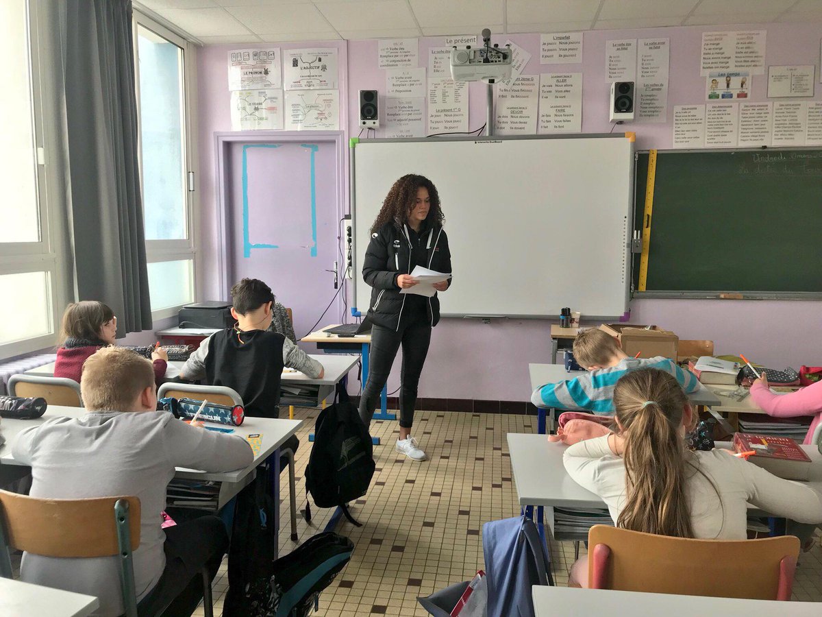 📝 <a href="/MarineMulumba/">Marine Mulumba</a> fait la Dictée du Tour de France à l'école Molière
#ArrasBasket #DicteeDuTour #TDF2018 
<a href="/GrandArras/">Com. Urbaine Arras</a> <a href="/VilleArras/">Ville d'Arras</a>