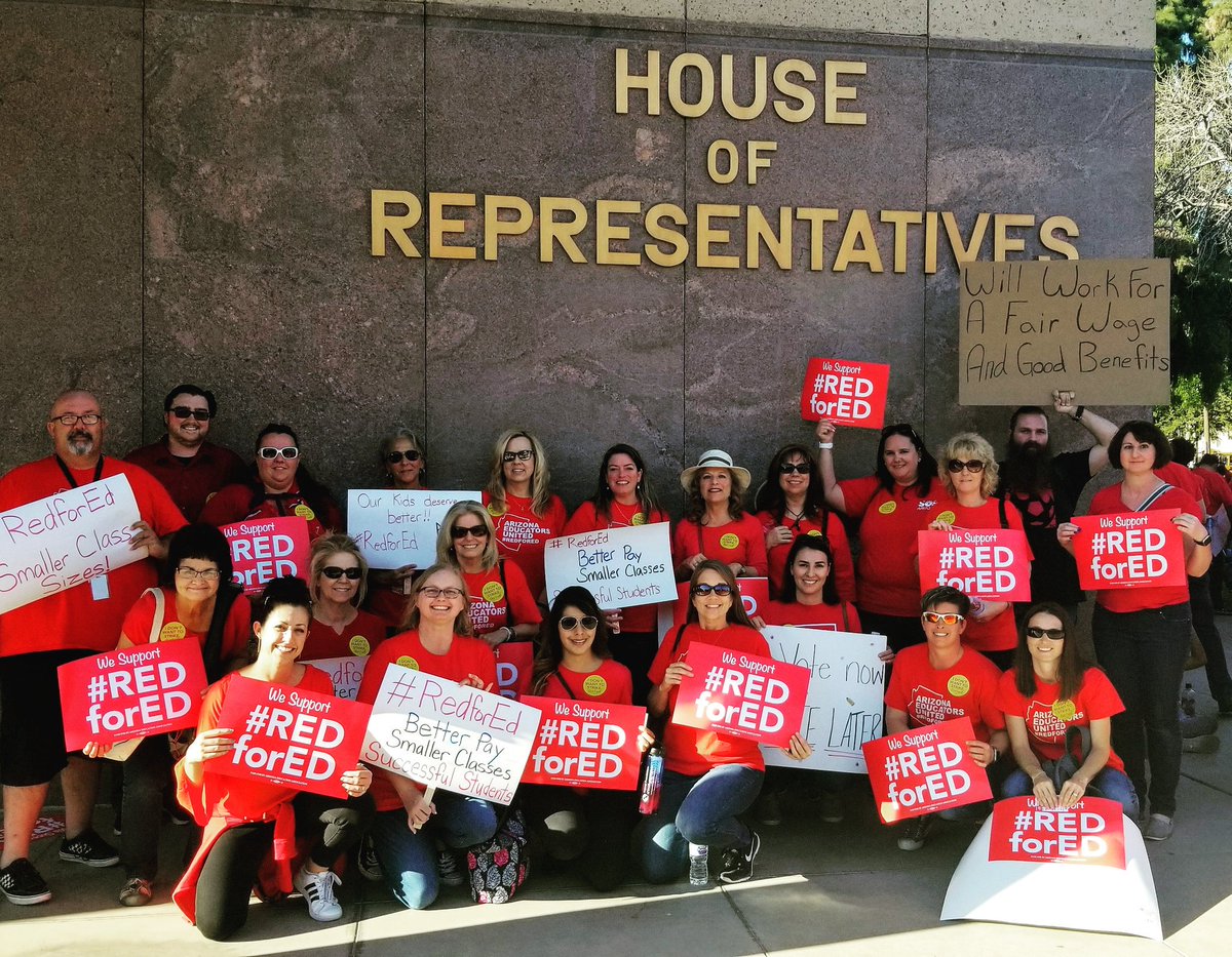 Roberson20Jamie's tweet photo. My school, Larkspur, made an awesome showing to support education! #RedForEd https://t.co/Vk4DLD6gPJ
