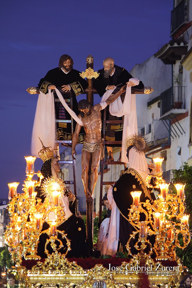 Caidoyfuensanta's tweet image. Viernes Santo...acompañamos al misterio del Stmo. Cristo del Descendimiento de Córdoba. 
#SuenaCyF #ViernesSanto #Descendimiento