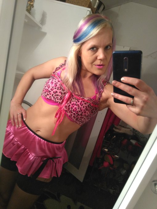 #FlirtyFriday Pretty in Pink 😀 https://t.co/N4wK63G0Lb<a href="/tag/flirtyfriday"class="tags">#FlirtyFriday</a>