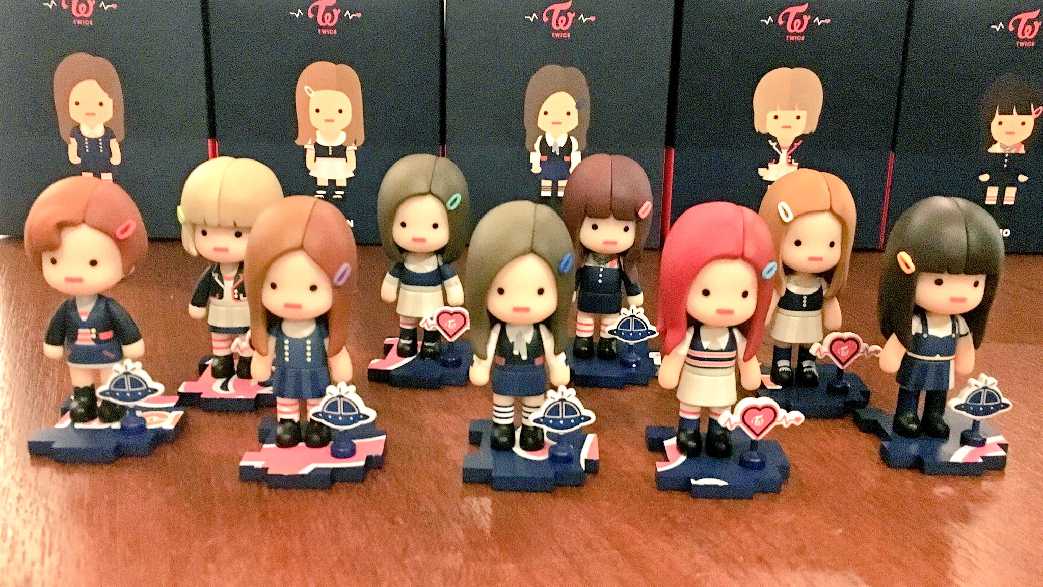 TWICE SIGNAL フィギュア