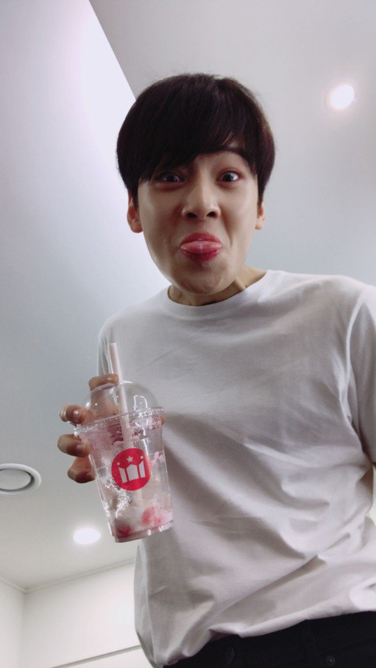 JJK_OPPA's tweet photo. Happy birthday Oppa💗💗
#CHAEUNWOO 💦💦💦
#Nhii 🌸 https://t.co/Gd65FYmav6