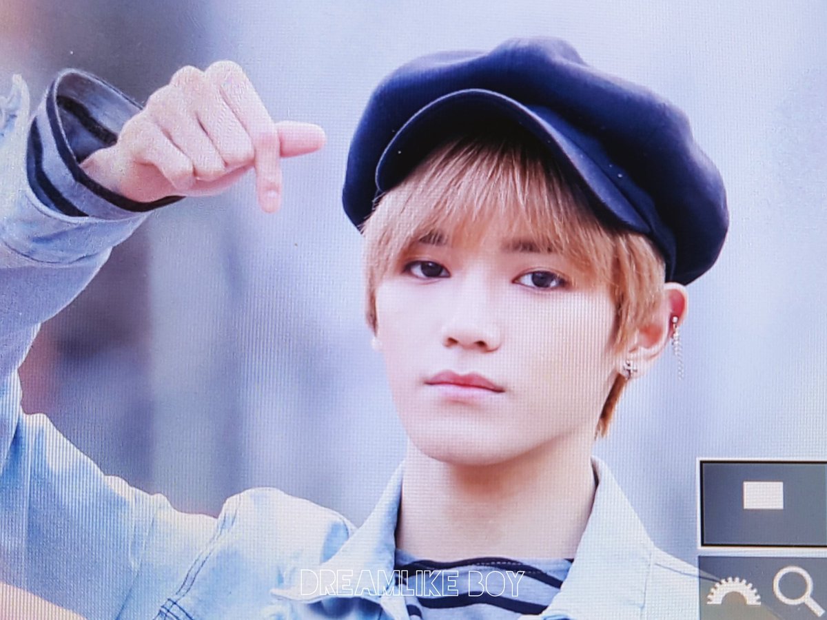 NCTpicto's tweet photo. 180330 #TAEYONG #태용 (cr:dreamlike boy) https://t.co/3pdAJhN1aR