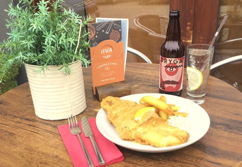 Happy Friday folks! 
We're serving up some yummy food🤤 &amp; our comedy night kicks off from 8pm. 
We hope to see you then. 
Call 0131 554 9465 to book a table ☎️