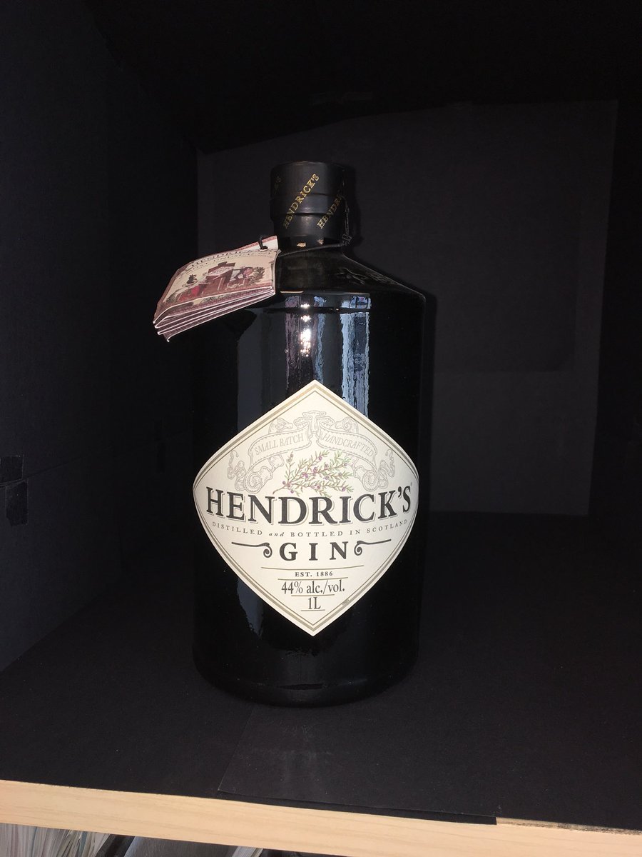 all_about_gin's tweet photo. #hendricks #hendricksgin #gin #1ltr #ginlove #ginlover #ginlovers #happyeaster have a nice weekend https://t.co/90RUqsiRul