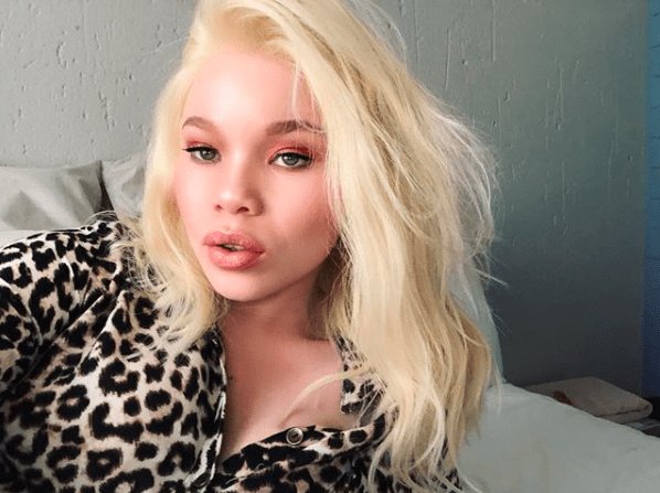 MagentaMagazin1's tweet image. Ethereal beauty @MosalakaeM is our #GirlCrush and inspiration 😍✨
The talented actress has a lot to say about equal rights for women. 
Read more about this rising star: ow.ly/mCXG30jdNX0
#LiveBoldlySA