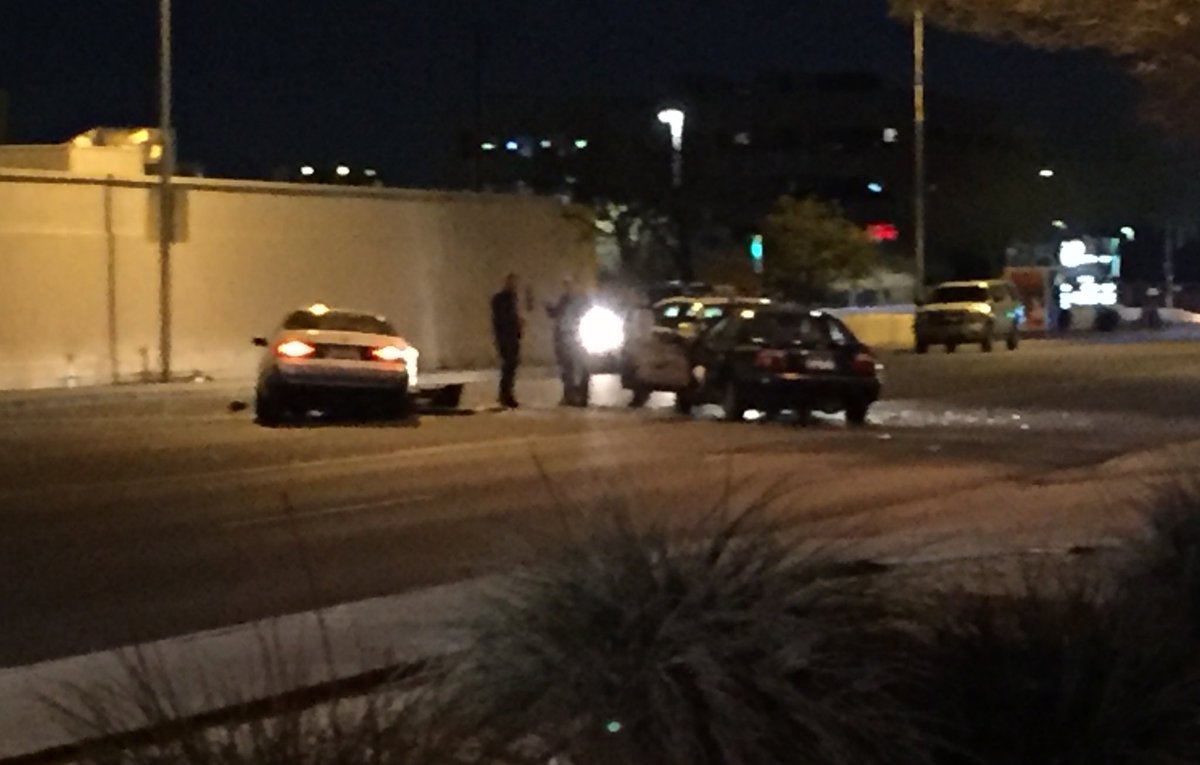 mrobisonfox10's tweet photo. 1 man has died following a 2 car accident on McDowell Rd near 10th St. The road is closed in both directions while @phoenixpolice investigate. No word when it will reopen. Non life threatening injuries to other driver. #phoenixtraffic #fox10phoenix @FOX10Phoenix @andreafox10 https://t.co/JeyZV5psUN