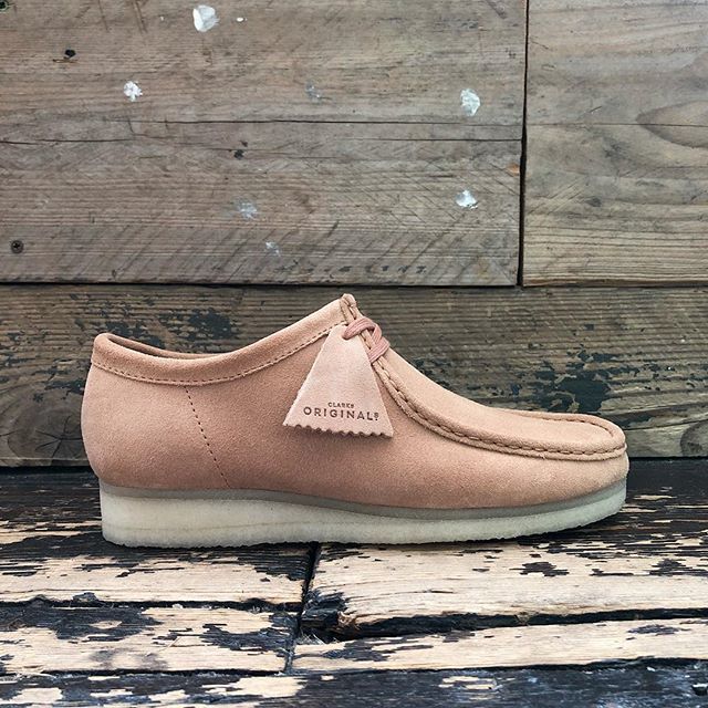 clarks wallabee sandstone