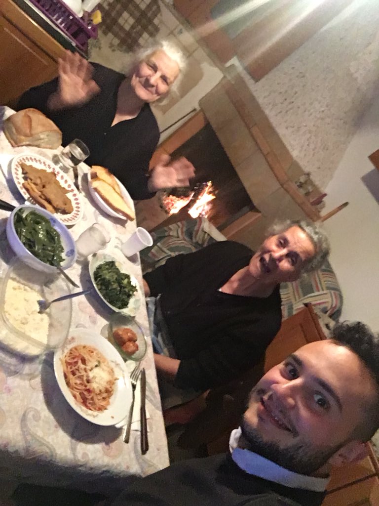 VitaCalabra's tweet photo. Abbiamo ufficialmente aperto le danze con questo #winetour nell’azienda agricola @CeraudoW a #Strongoli un must da visitare in #Calabria domani alle 21.00 il racconto sul mio vlog 👉🏻 https://t.co/wBP1oy7tiv vi racconterò anche dell’ospitalità di Nonna Maria ❤️ https://t.co/yoDzvmdTPY