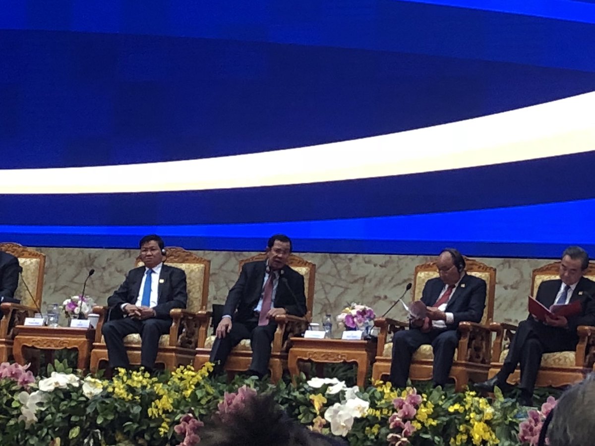 aikunming's tweet image. Hun Sen just reminded the crowd that he’s the longest serving PM in Asia and points to Syria as a bad example for regional economic development and stability. #notsosubtle #GMS