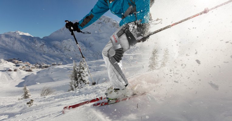MoneoxNews's tweet image. Roam debuts a #roboticexoskeleton for skiers dlvr.it/QMtQPt