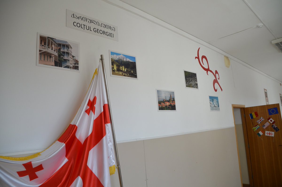 AmbNikolozish's tweet photo. Establishment of Georgian Corner at the Technological Lyceum of St Antim Iverianul, Bucharest. Presentation on Georgia for Romanian young generation https://t.co/Hzvoav3aKj