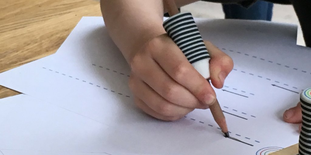 PlayPAKABO's tweet photo. Getting to grips with handwriting: how parents can help? @MummyFever #pincergrip #handwriting #graphomotor #finemotor #pakabo #smarttoy https://t.co/fUd2WIeUQ3 https://t.co/iiMmBvfhNt
