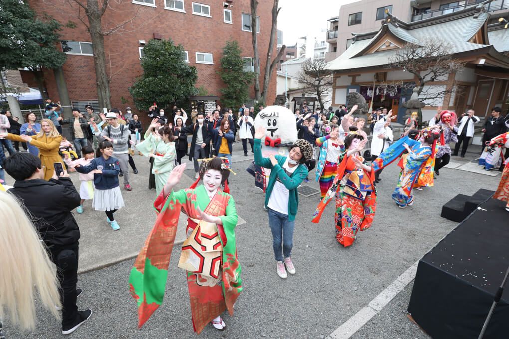 moshi_moshi_jp's tweet photo. 【もしフェス2018／穏田神社アフターレポート】盆踊りに縁日フード「日本の祭」が勢揃い！
https://t.co/U2WCsVJYUV

@moshi_fes https://t.co/bcNvk3Dx5v
