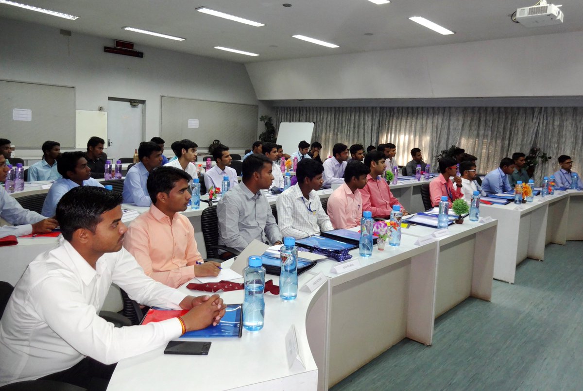 MaxamMind's tweet image. Educated people are still not educated they want to learn more so that they can reach at the pick of the mountain. Educated people at one place gaining some more Trainings #Positive_Attitude_Development #Emotional_Management #Stress_Management @bankofbaroda @timesofindia @India