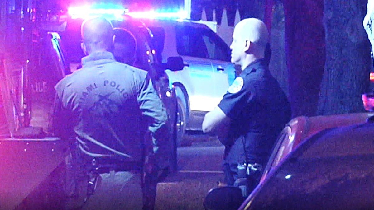 Woman, boyfriend carjacked at gunpoint in Miami bit.ly/2IjEpgK?utm_so… https://t.co/vTWLJ0qOkx