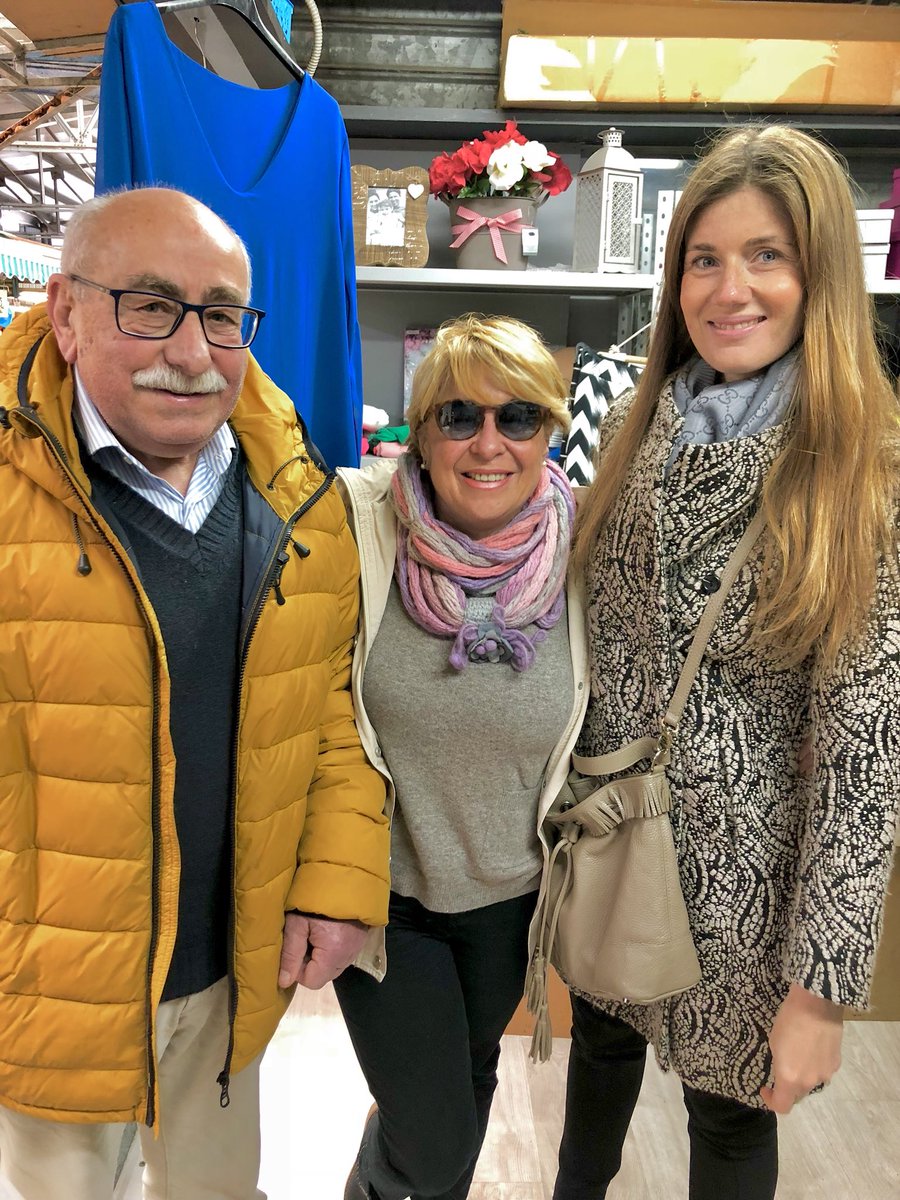 Stamattina sono andata a fare gli auguri di Buona Pasqua ai miei elettori del mercato di Val Melaina. È bello sentire la stima, la fiducia, la gioia e l’affetto di chi ti ha scelto per rappresentarlo, è ancora più bello sapere che tu sei al suo fianco. #quieora #castelgiubileo