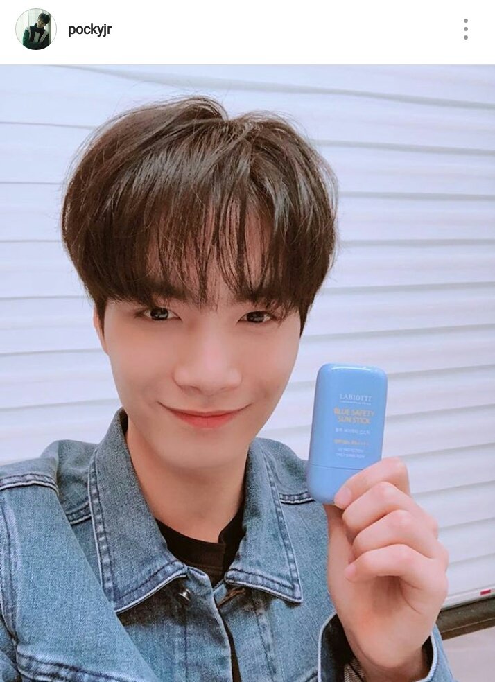 amusingjonghyun's tweet photo. pockyjr in a business world #mustpromote #labiotte #hangten https://t.co/0jhPp9zctv
