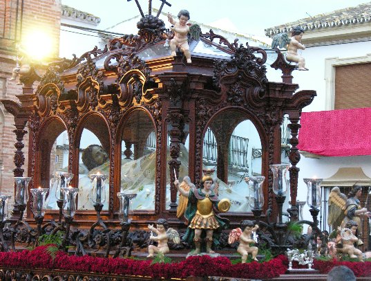Viernes Santo, Soledad y Dolor magistralmente expresados en la mirada de una Madre que asiste al Entierro de su Hijo.

Deseamos lo mejor a nuestros Hermanos del Santo Entierro y <a href="/GJS_entierrobpc/">GJ Santo Entierro</a> en su Estación de Penitencia.

Foto: Turismo y Actualidad