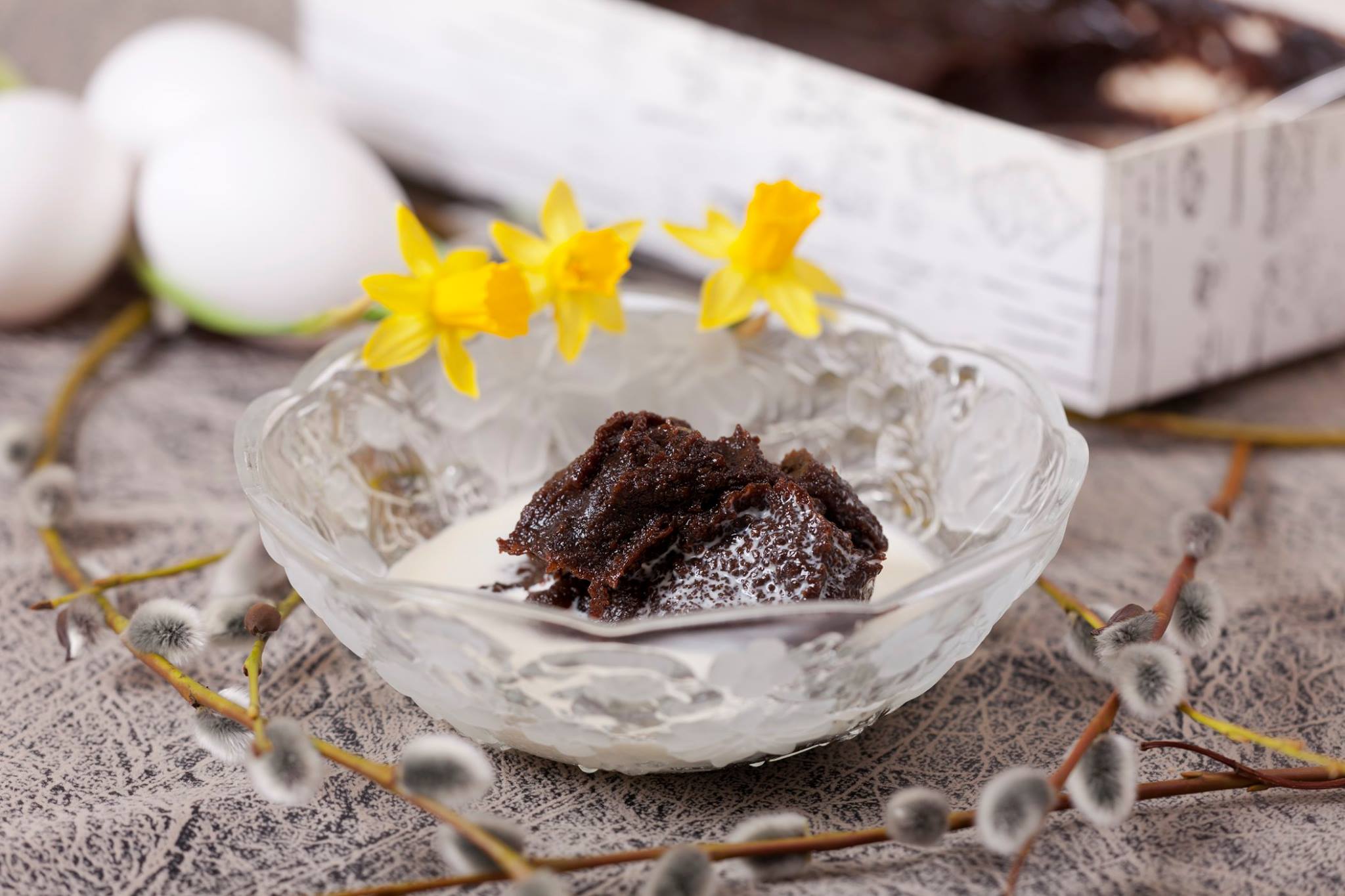 フィンランド政府観光局 フィンランドはイースターの週末を迎えています イースターの伝統的な食べ物 はラム肉とマンミ Mammi です フィンランドのライ麦プリン マンミ 写真 は 見た目があまりよくないのですが クリームや砂糖と一緒に食べてみる