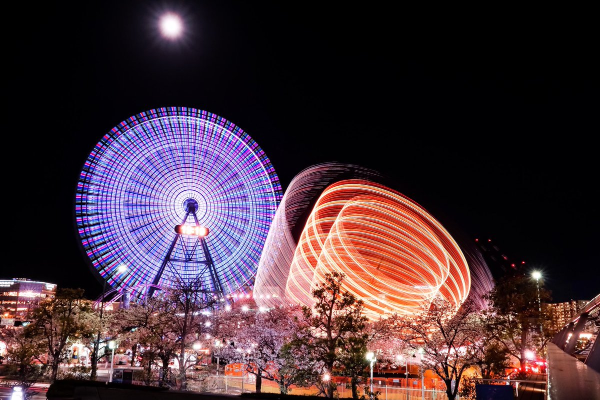 cloudyheart6's tweet photo. 賑わう街

#夜桜
#月光
#バルブ撮影 https://t.co/At0PrG06Ia