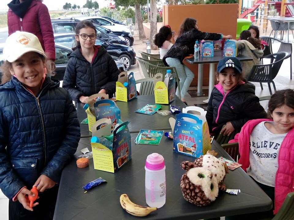 Bousk1CE2C's tweet photo. @Safaaelk2 Super accueil de la station Afriquia Sidi Bou Othmane, qui a offert un coffret à nos élèves, juste à l'entrée de l'autoroute. Merci!! https://t.co/3wF0HUdYgv