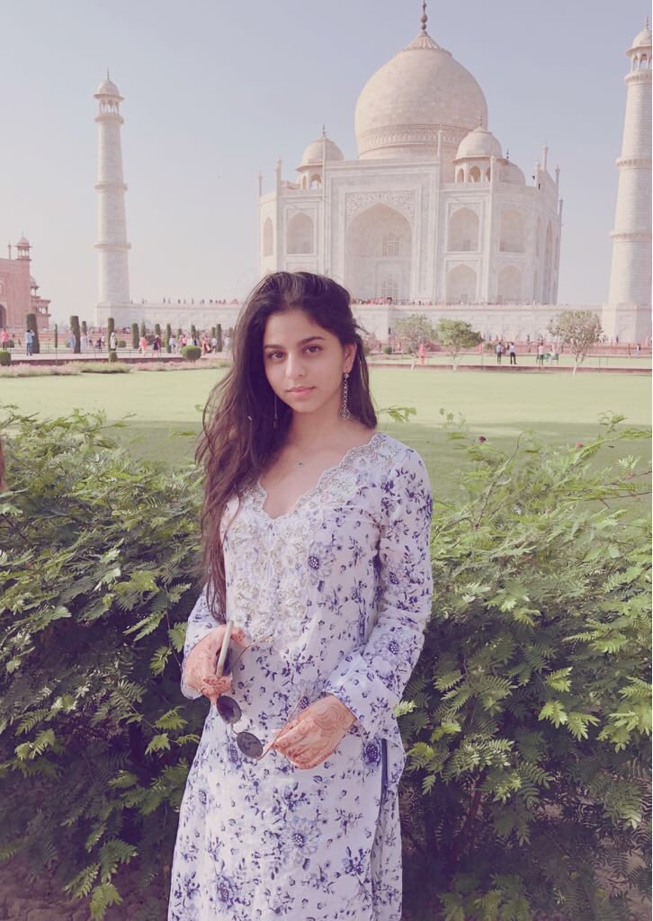 gaurikhan's tweet photo. A Day trip to one of India’s most celebrated structures.. The Taj Mahal... https://t.co/drykt5aIU5
